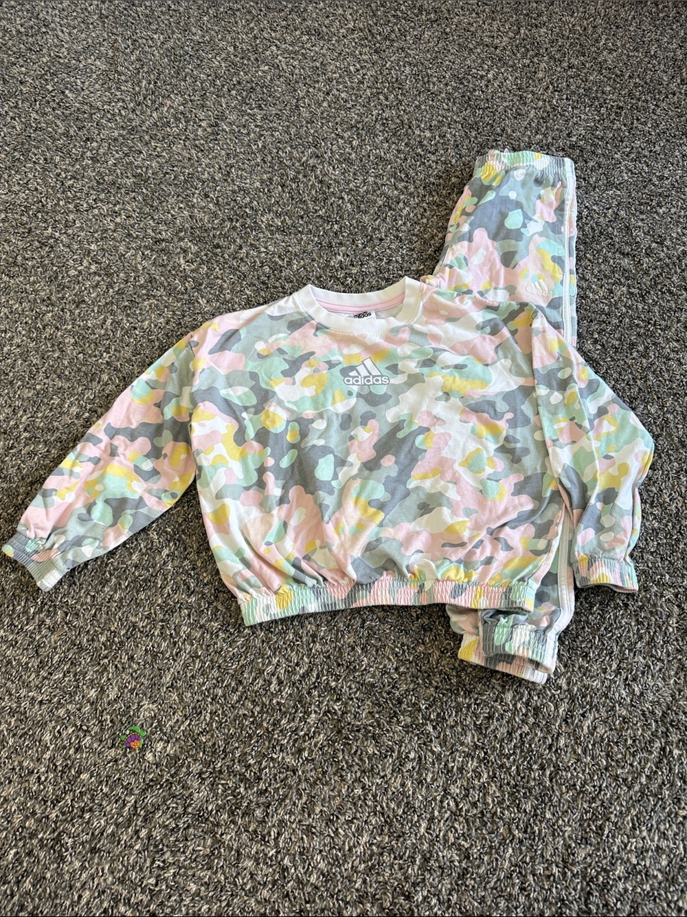 Adidas sweater and pants set for Girls